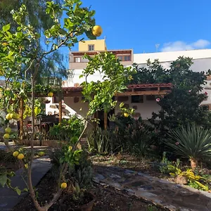 https://casa-roberta-agua.adeje-hotels.com